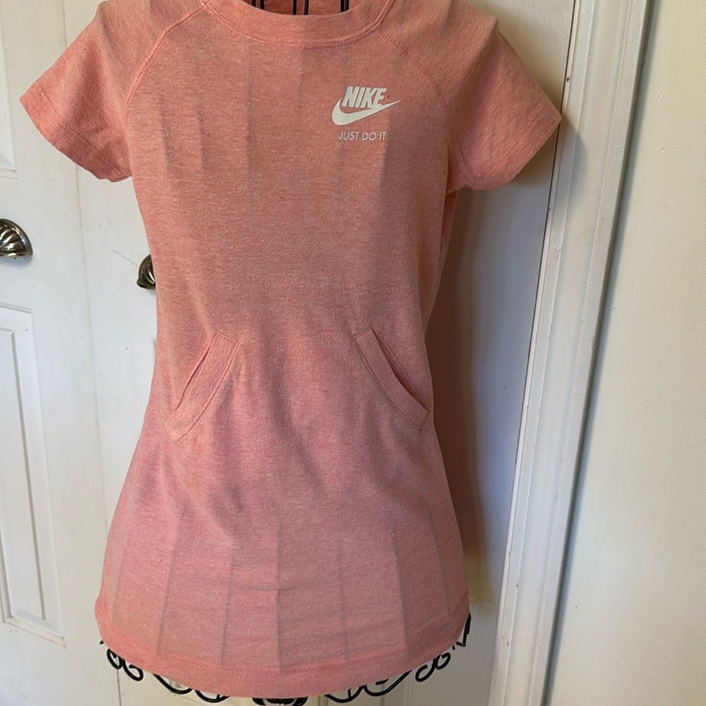 Nike Girls' Sportswear coral T-Shirt Dress small